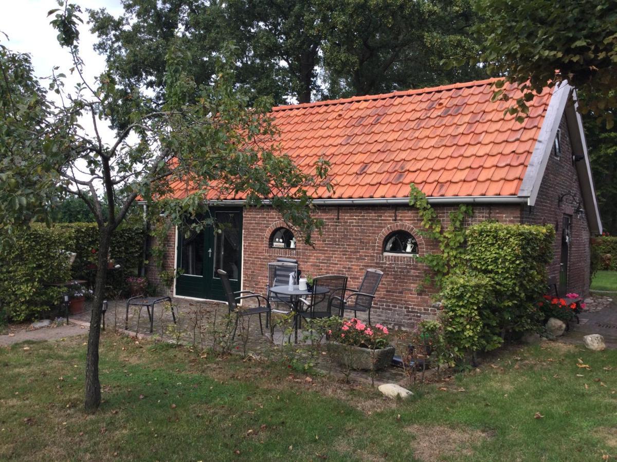 Landelijk Gelegen Huisje Op Erf Veeningen Exterior foto